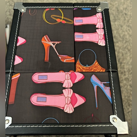 Like New. Caboodle Makeup Organizer Train Case. Black with purse & heels design. - Picture 2 of 10